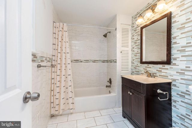 244 S 9TH ST, Philadelphia, PA 19107