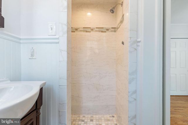 244 S 9TH ST, Philadelphia, PA 19107