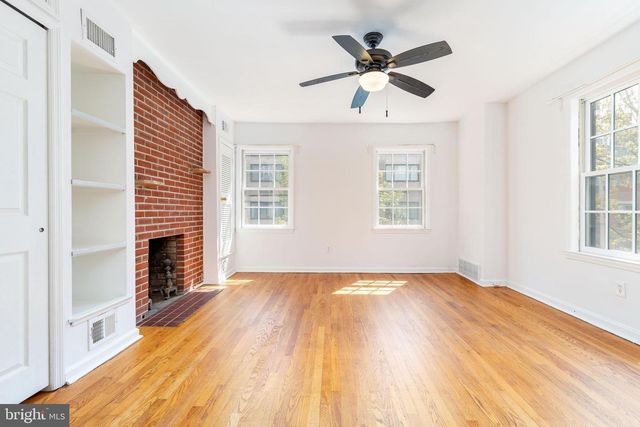 244 S 9TH ST, Philadelphia, PA 19107