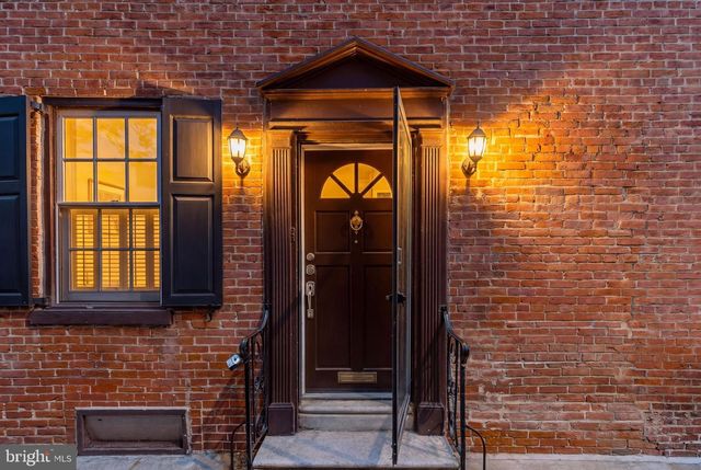 244 S 9TH ST, Philadelphia, PA 19107