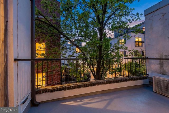 244 S 9TH ST, Philadelphia, PA 19107