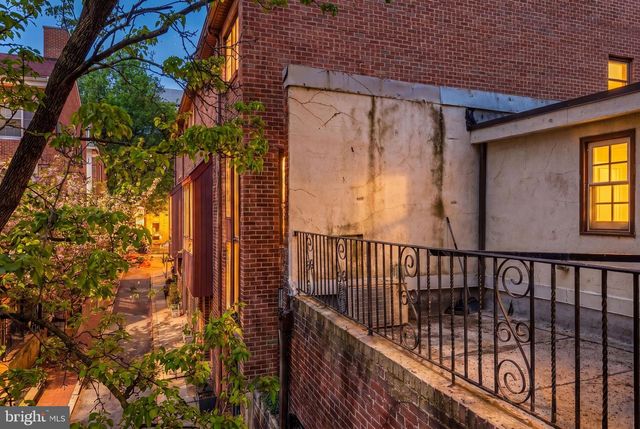 244 S 9TH ST, Philadelphia, PA 19107