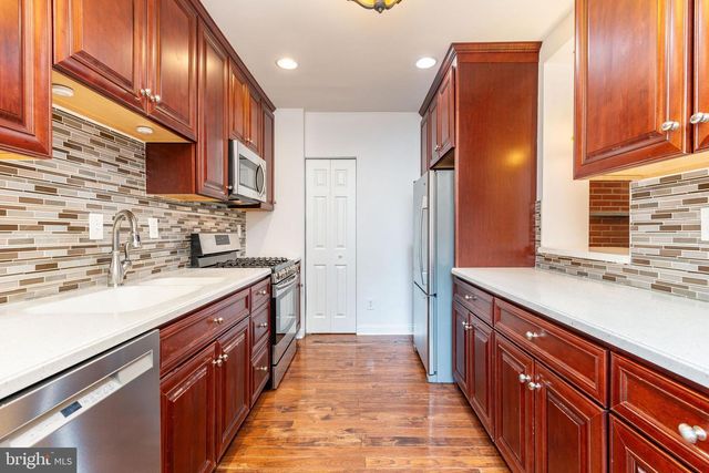 244 S 9TH ST, Philadelphia, PA 19107