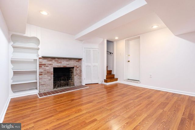 244 S 9TH ST, Philadelphia, PA 19107