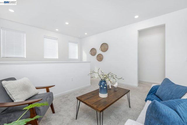 30 Cypress Ct, Pittsburg, CA 94565