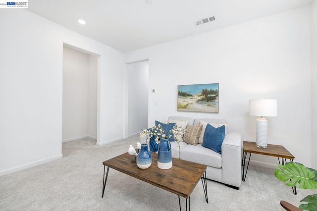 30 Cypress Ct, Pittsburg, CA 94565