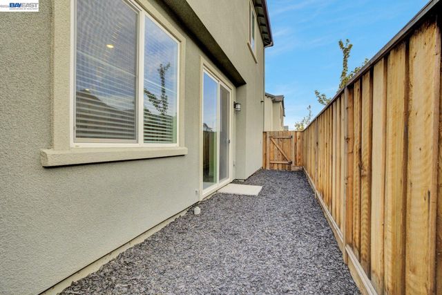 30 Cypress Ct, Pittsburg, CA 94565