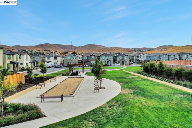 30 Cypress Ct, Pittsburg, CA 94565