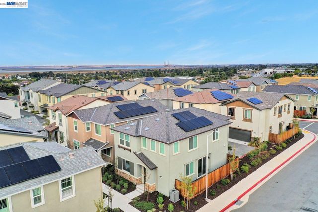 30 Cypress Ct, Pittsburg, CA 94565