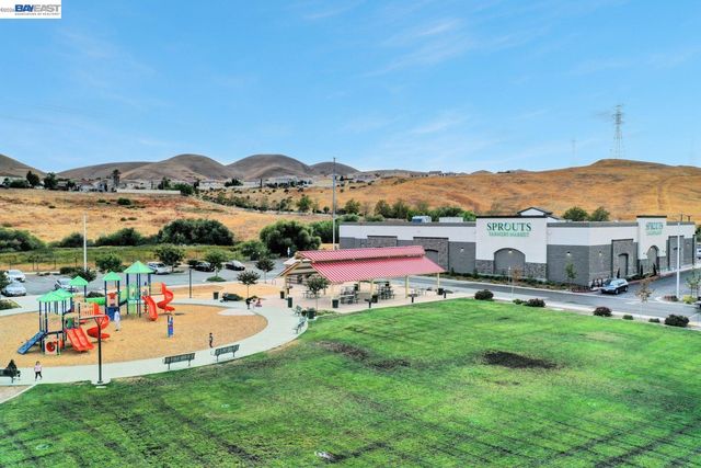 30 Cypress Ct, Pittsburg, CA 94565