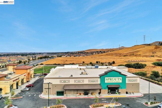 30 Cypress Ct, Pittsburg, CA 94565