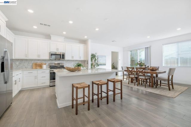 30 Cypress Ct, Pittsburg, CA 94565