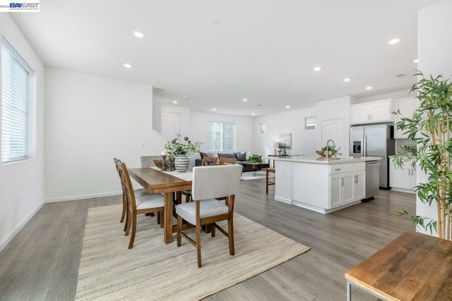 30 Cypress Ct, Pittsburg, CA 94565