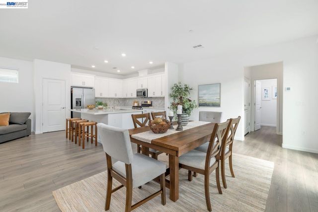 30 Cypress Ct, Pittsburg, CA 94565