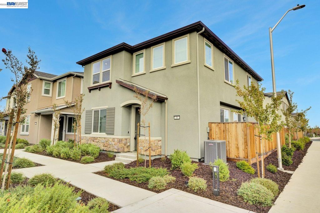 30 Cypress Ct, Pittsburg, CA 94565