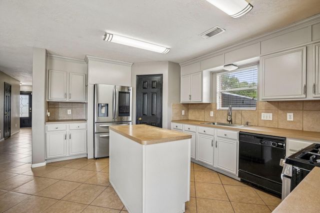 5119 Laurynnbrook Drive, Pasadena, TX 77505