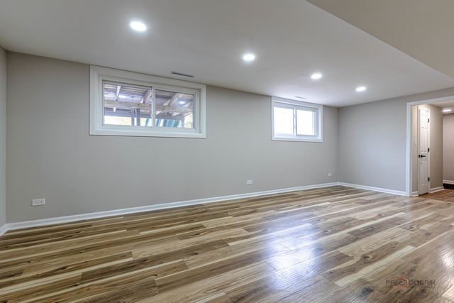 1096 Beechwood Road, Buffalo Grove, IL 60089