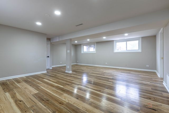 1096 Beechwood Road, Buffalo Grove, IL 60089