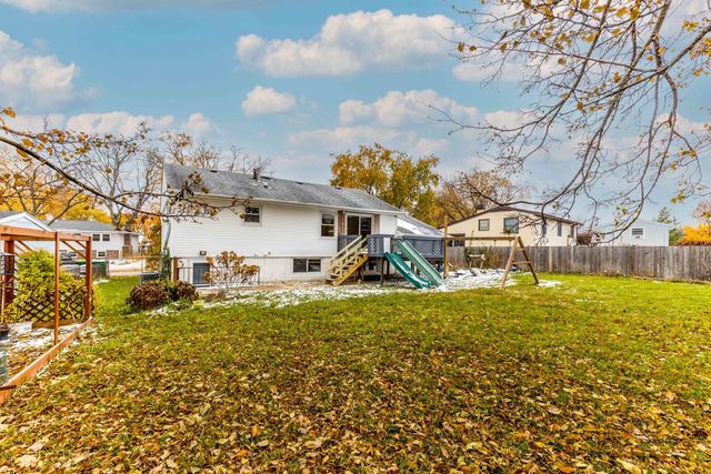 1096 Beechwood Road, Buffalo Grove, IL 60089