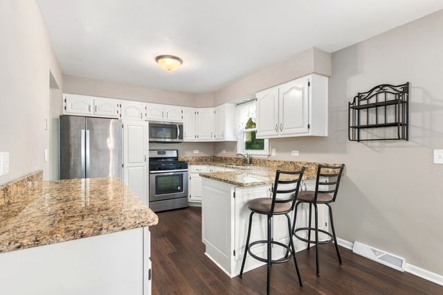 1243 Rick Court, Joliet, IL 60431