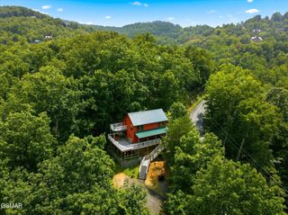 2411 Misty Shadows Drive, Pigeon Forge, TN 37862