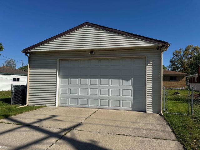8430 Darlene Street, Warren, MI 48093