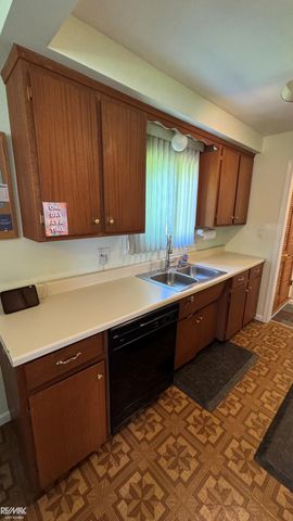 8430 Darlene Street, Warren, MI 48093