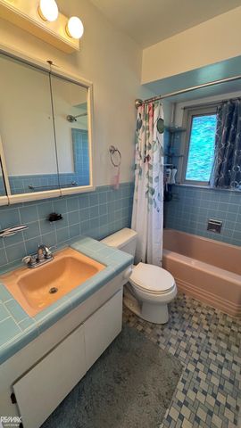 8430 Darlene Street, Warren, MI 48093