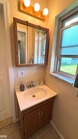 8430 Darlene Street, Warren, MI 48093