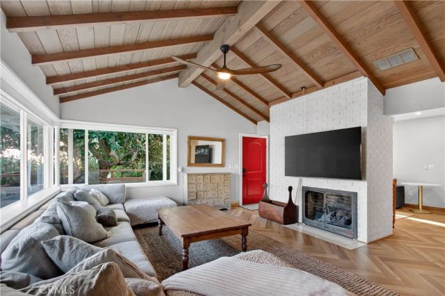 225 Iris Avenue, Corona Del Mar, CA 92625