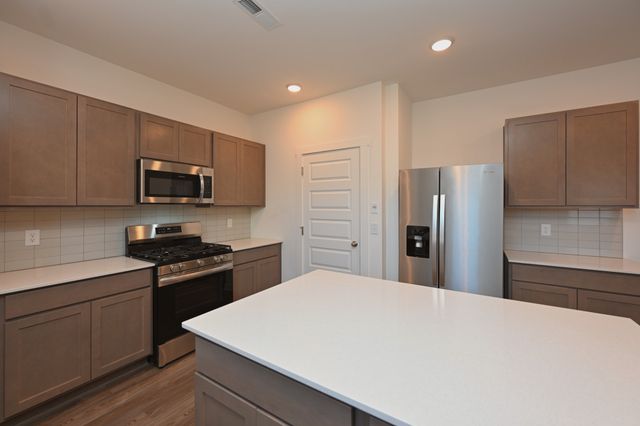 5203 Cothron Dr, White House, TN 37188