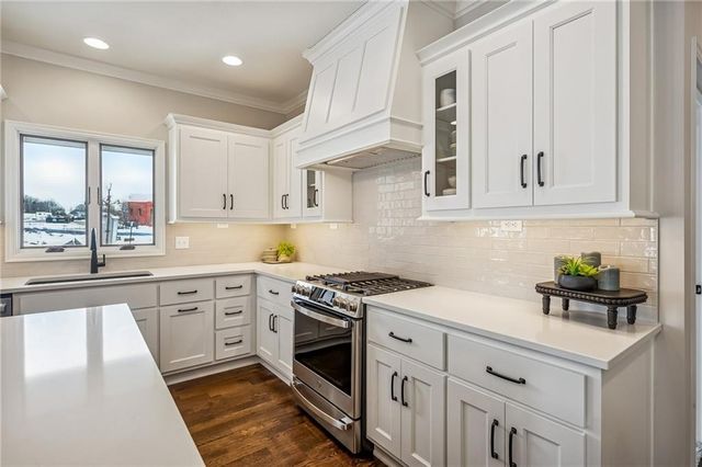 11413 S Waterford Drive, Olathe, KS 66061