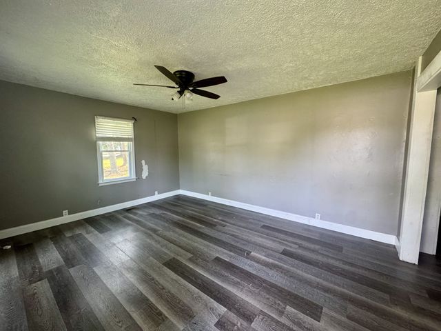 608 Oakdale St, Manchester, TN 37355