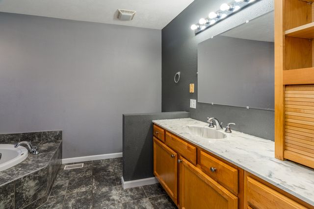 898 Kirsch Street, Carbondale, IL 62901