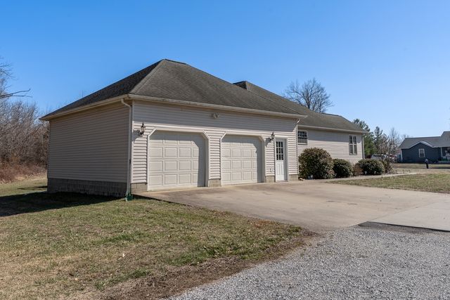 898 Kirsch Street, Carbondale, IL 62901