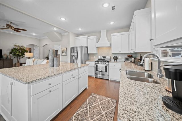 7648 Phoenix Avenue, Springdale, AR 72762