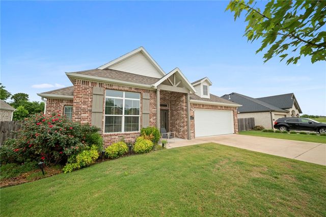 7648 Phoenix Avenue, Springdale, AR 72762