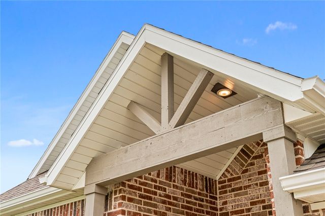 7648 Phoenix Avenue, Springdale, AR 72762