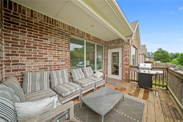 7648 Phoenix Avenue, Springdale, AR 72762