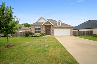 7648 Phoenix Avenue, Springdale, AR 72762