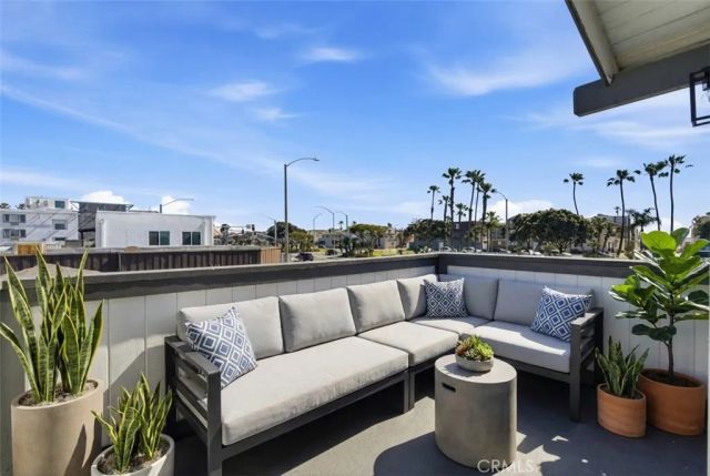 203 Cedar Street, Newport Beach, CA 92663