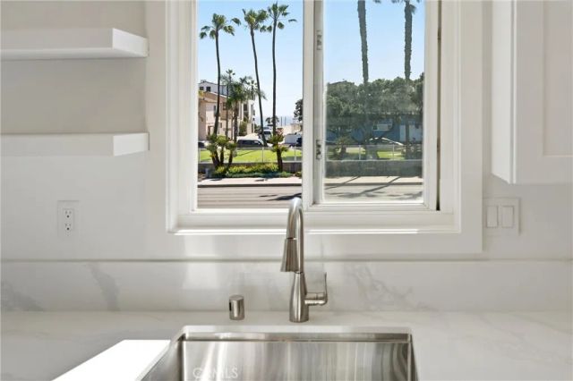 203 Cedar Street, Newport Beach, CA 92663