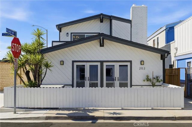 203 Cedar Street, Newport Beach, CA 92663