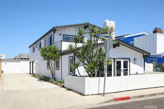203 Cedar Street, Newport Beach, CA 92663