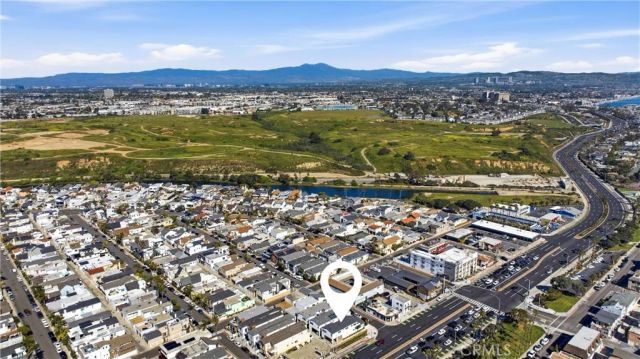 203 Cedar Street, Newport Beach, CA 92663