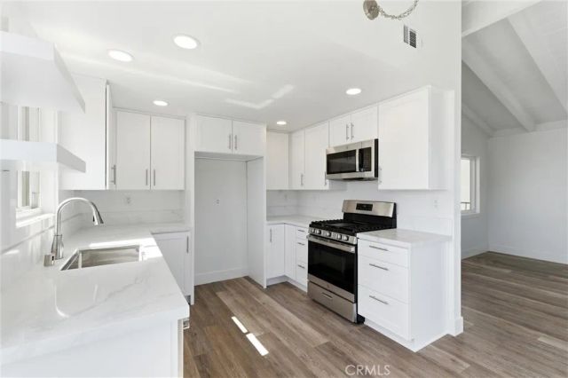 203 Cedar Street, Newport Beach, CA 92663