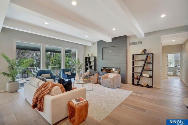 6255 Carveth Drive, Lincoln, NE 68516