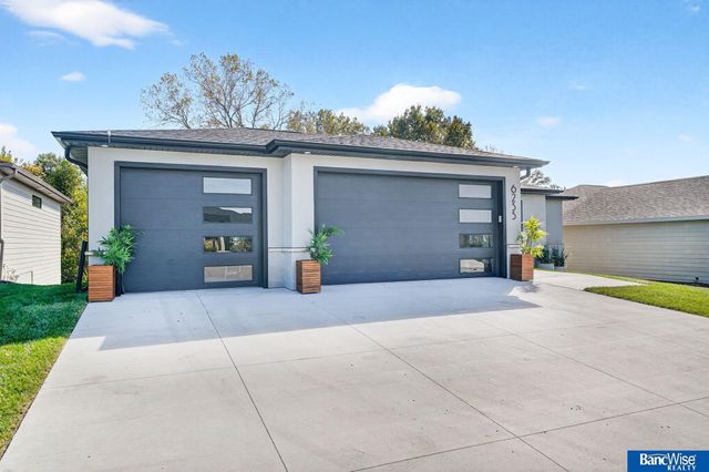 6255 Carveth Drive, Lincoln, NE 68516