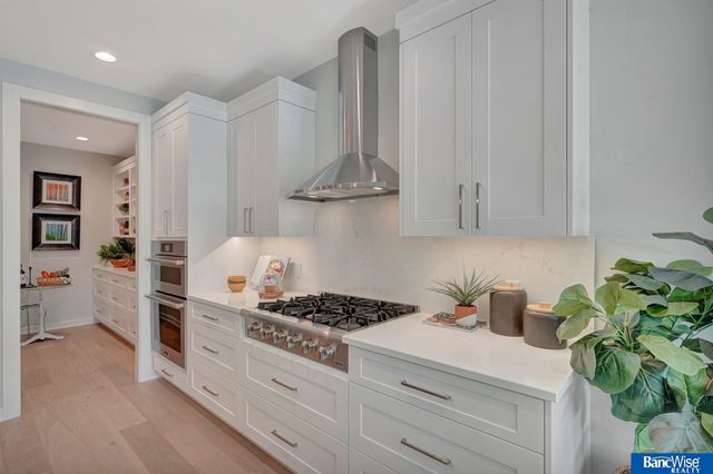 6255 Carveth Drive, Lincoln, NE 68516