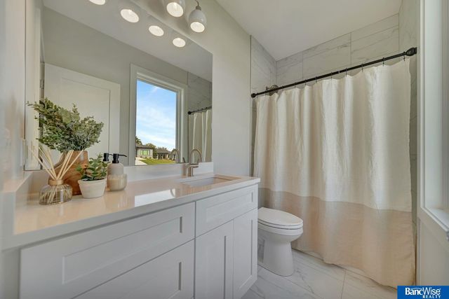 6255 Carveth Drive, Lincoln, NE 68516